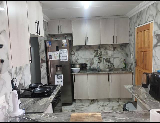 3 BEDROOM TOWNHOUSE FOR SALE IN SINOVILLE